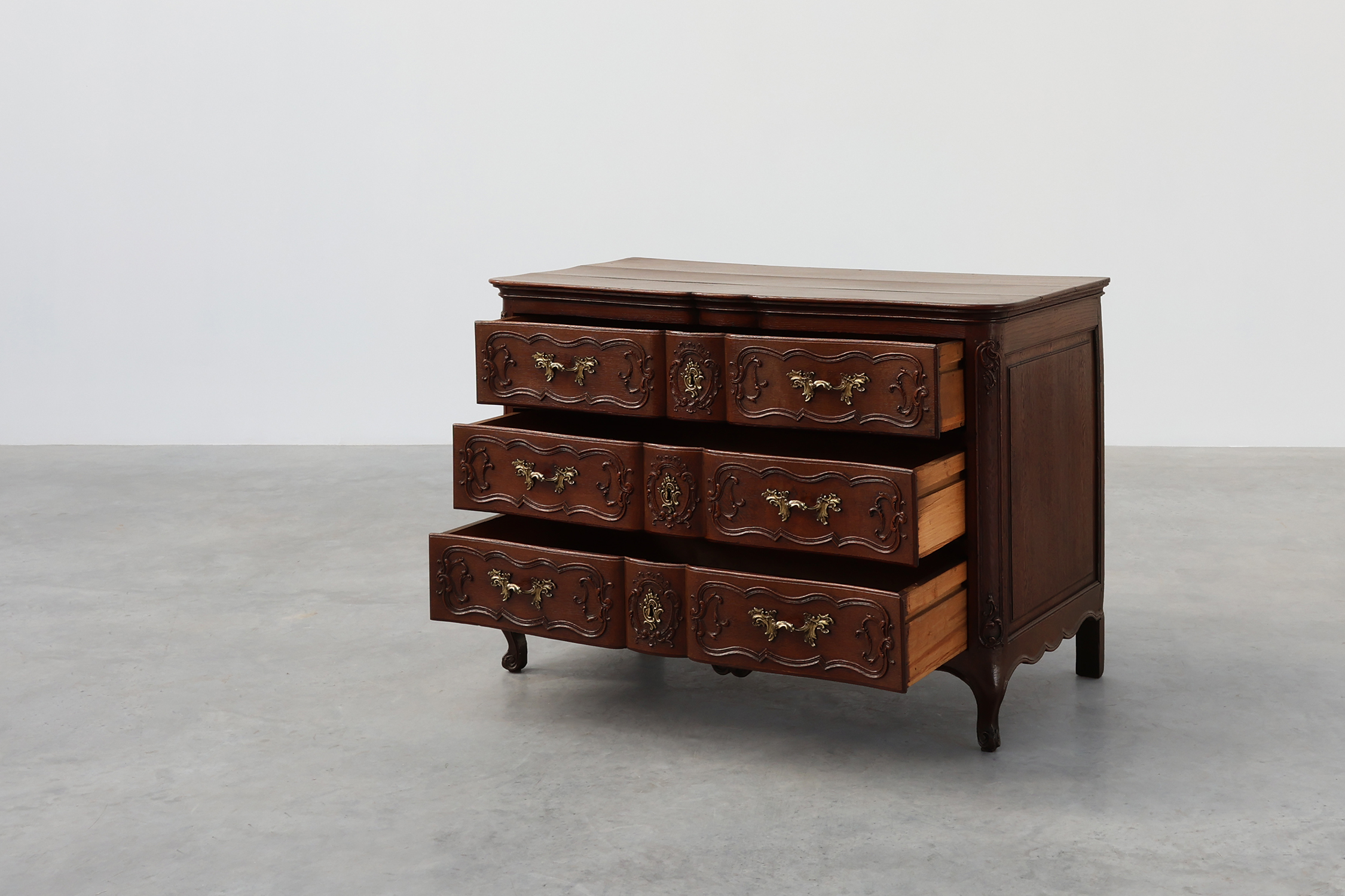 French 18th Century hand crafted oak chest of drawers in Louis XV stylethumbnail